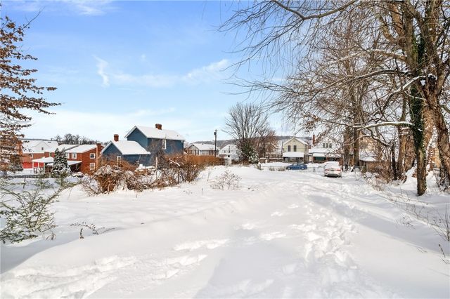 300 Locust Ave, Clairton, PA 15025