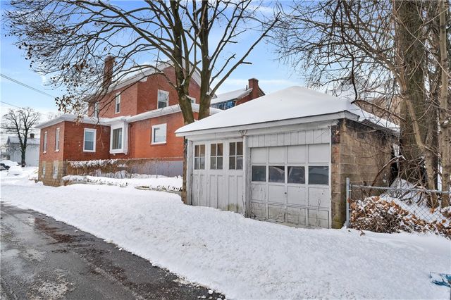 300 Locust Ave, Clairton, PA 15025