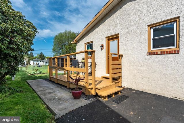 1032 EAST AVE, Penllyn, PA 19422