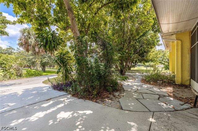 4925 Skates CIR, Fort Myers, FL 33905