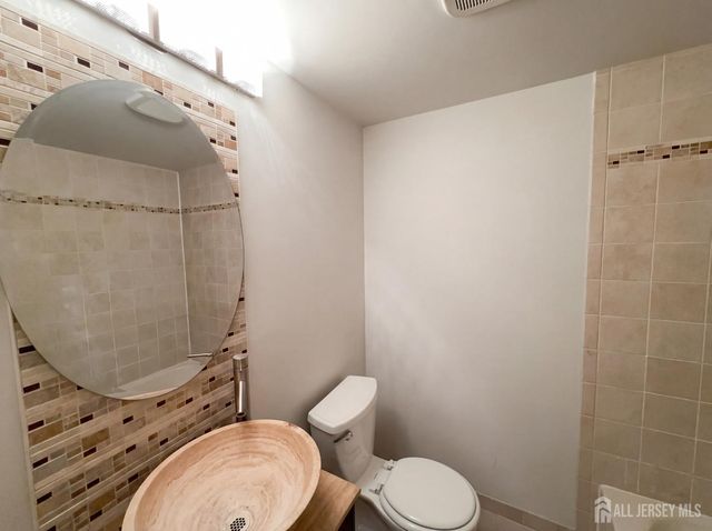 1760 Cedarwood Drive, Piscataway, NJ 08854