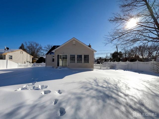 1760 Cedarwood Drive, Piscataway, NJ 08854