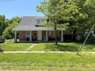 1360 E Thoman Street, Springfield, MO 65803