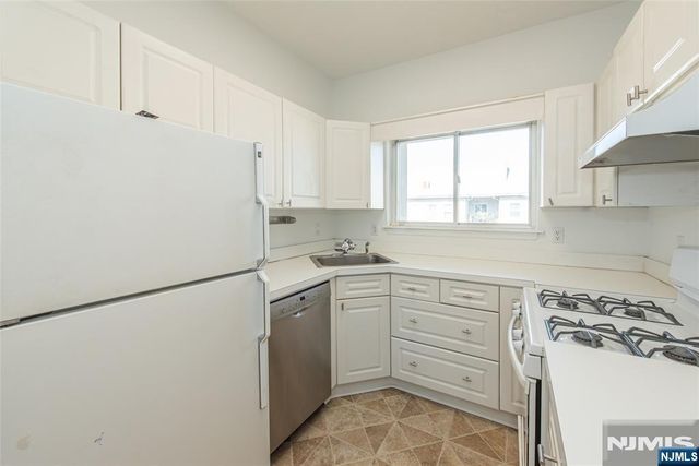 324 Brittany Drive, Wayne, NJ 07470