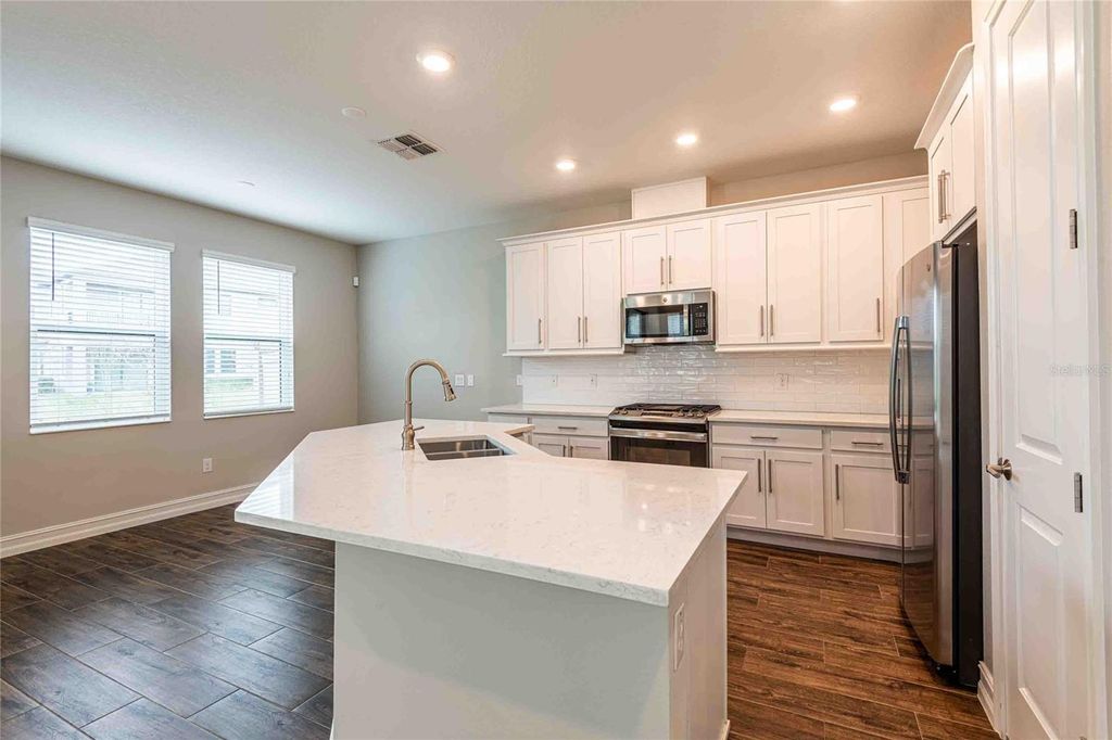 Image 12 of property listing at 4655 ALMADA LANE, Wesley Chapel, FL 33543