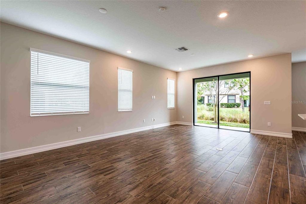 Image 6 of property listing at 4655 ALMADA LANE, Wesley Chapel, FL 33543