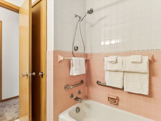 7670 NW 16th Street, Ankeny, IA 50023