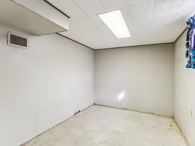 7670 NW 16th Street, Ankeny, IA 50023