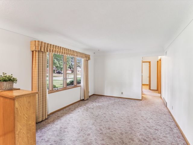 7670 NW 16th Street, Ankeny, IA 50023