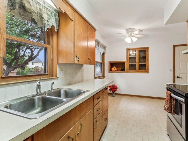 7670 NW 16th Street, Ankeny, IA 50023