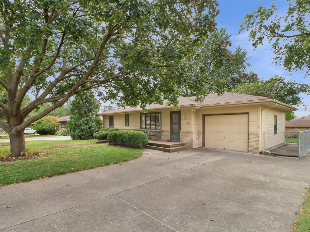 7670 NW 16th Street, Ankeny, IA 50023