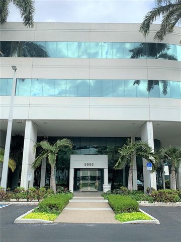 5959 Waterford District Dr 100, Miami, FL 33126