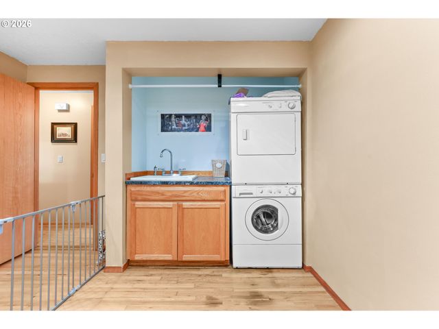 2247 OREGON Ct, Woodburn, OR 97071