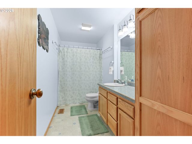 2247 OREGON Ct, Woodburn, OR 97071
