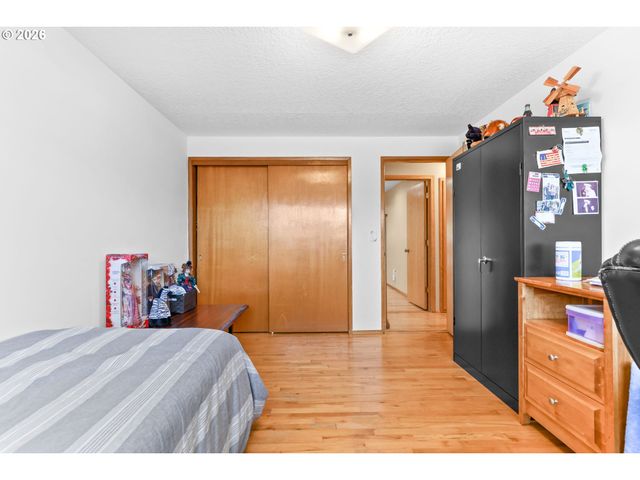 2247 OREGON Ct, Woodburn, OR 97071