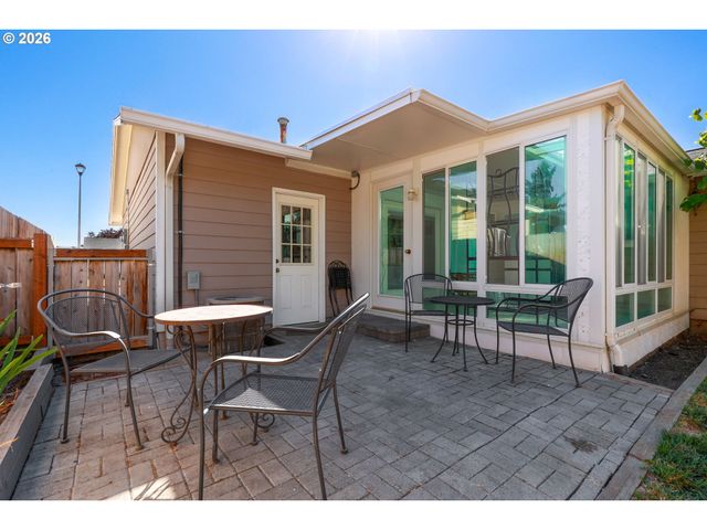 2247 OREGON Ct, Woodburn, OR 97071