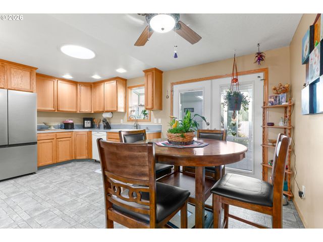 2247 OREGON Ct, Woodburn, OR 97071