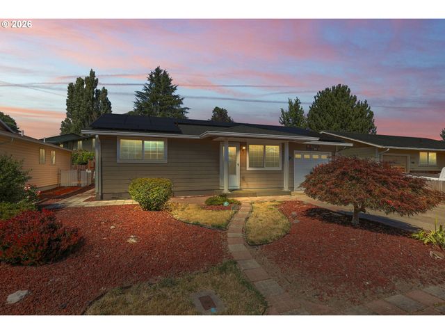 2247 OREGON Ct, Woodburn, OR 97071