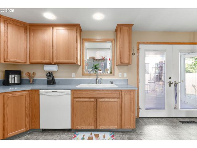 2247 OREGON Ct, Woodburn, OR 97071