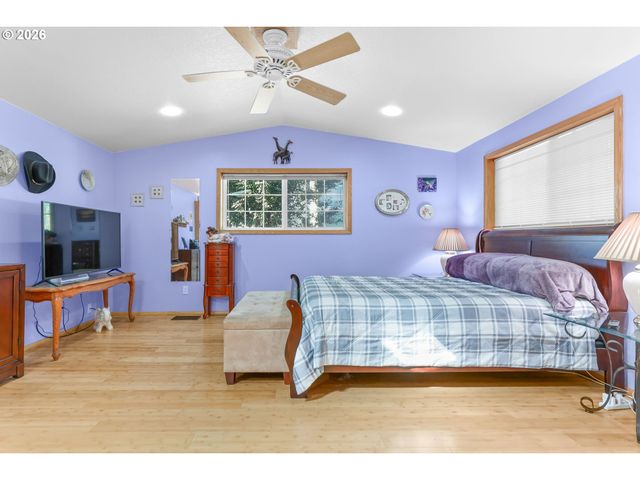 2247 OREGON Ct, Woodburn, OR 97071