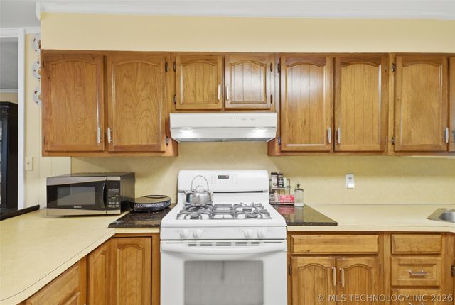 13360 S 254th East Avenue, Coweta, OK 74429
