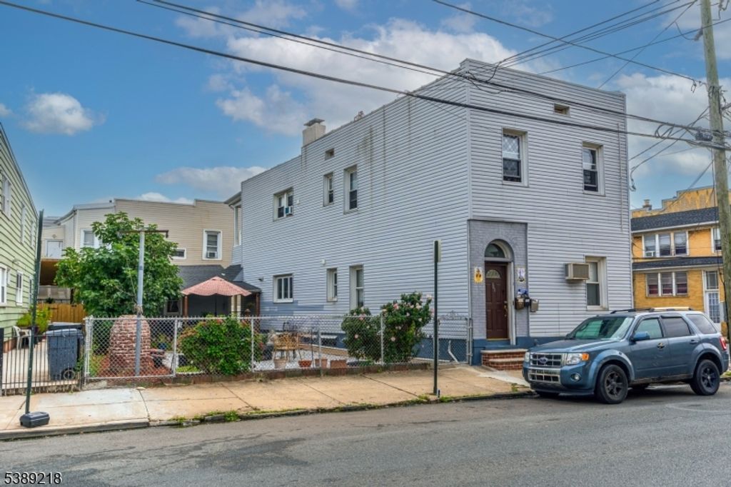 336 John St, Elizabeth City, NJ 07202