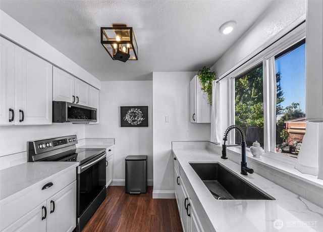 1015 S 25th Street, Mount Vernon, WA 98274