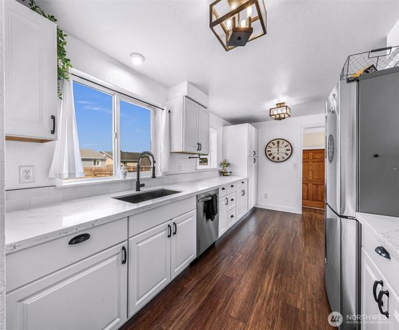 1015 S 25th Street, Mount Vernon, WA 98274