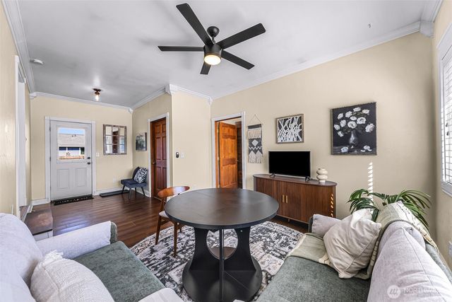1015 S 25th Street, Mount Vernon, WA 98274