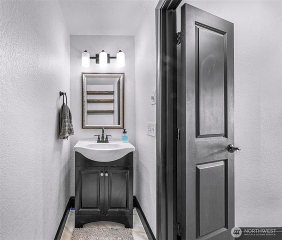 1015 S 25th Street, Mount Vernon, WA 98274