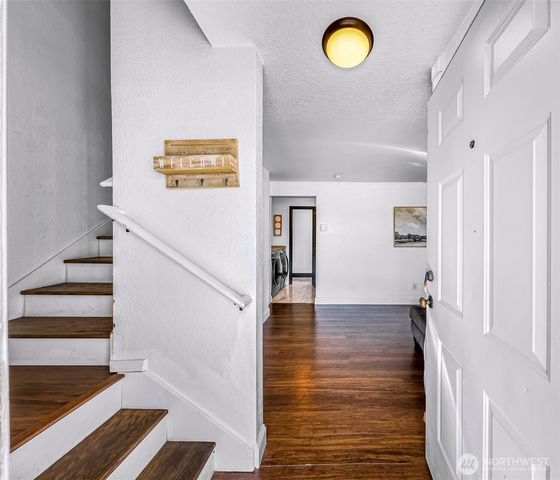 1015 S 25th Street, Mount Vernon, WA 98274