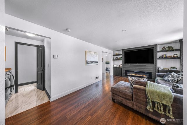 1015 S 25th Street, Mount Vernon, WA 98274