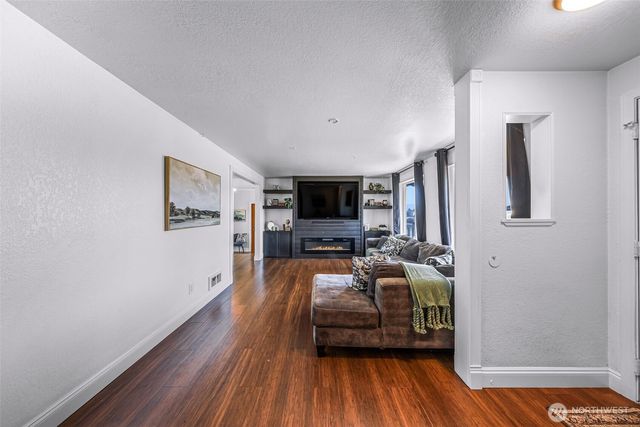 1015 S 25th Street, Mount Vernon, WA 98274