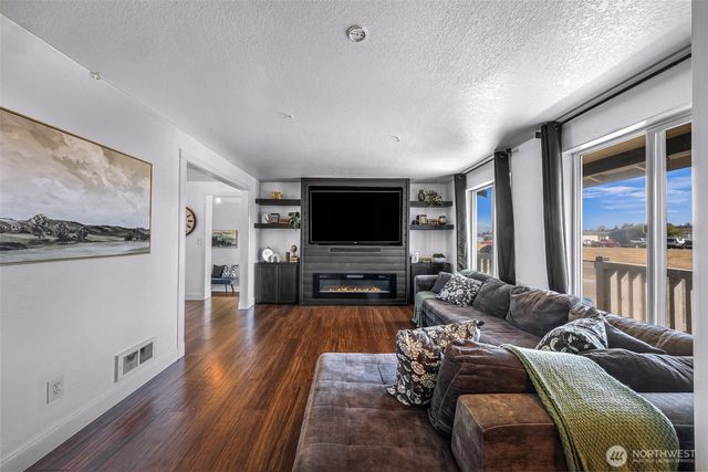 1015 S 25th Street, Mount Vernon, WA 98274