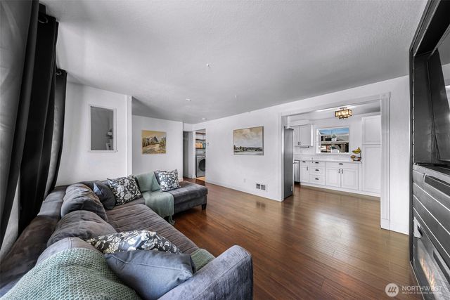 1015 S 25th Street, Mount Vernon, WA 98274