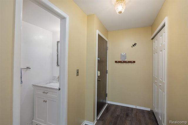 1693 Riverside Drive 3, Rochester Hills, MI 48309