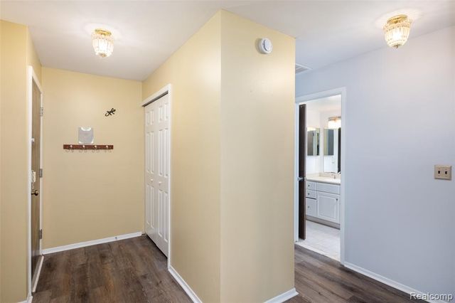 1693 Riverside Drive 3, Rochester Hills, MI 48309