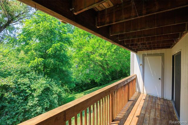 1693 Riverside Drive 3, Rochester Hills, MI 48309