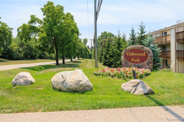 1693 Riverside Drive 3, Rochester Hills, MI 48309