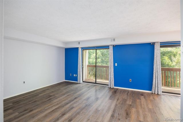 1693 Riverside Drive 3, Rochester Hills, MI 48309