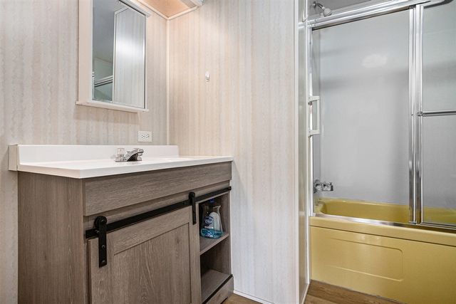 69617 Eisenhower Rd Road, Sturgis, MI 49091