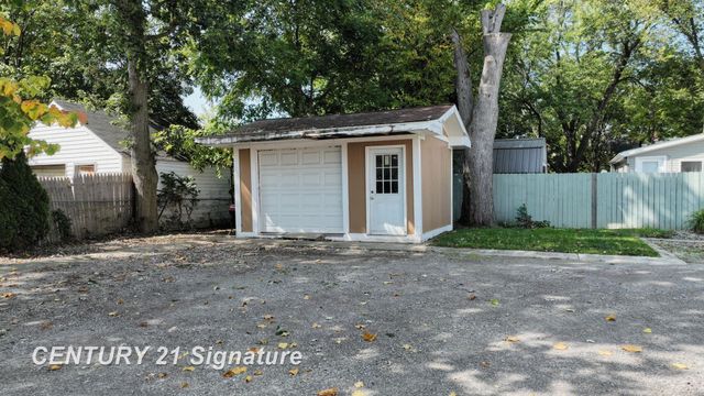 3902 Cuthbertson Street, Flint, MI 48507