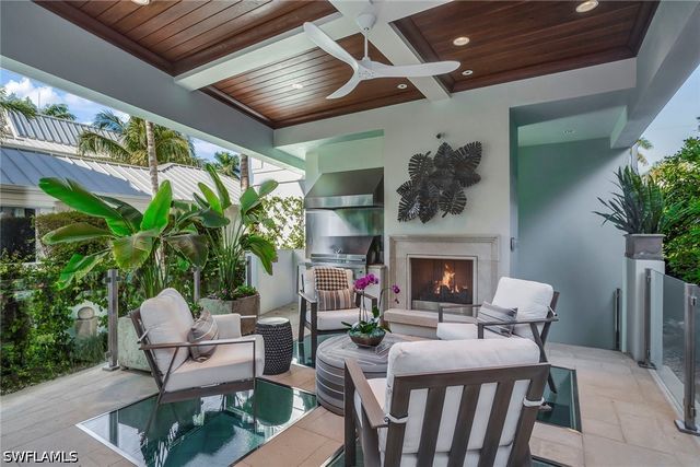 32 6th ST S, Naples, FL 34102