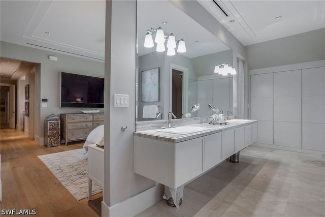 32 6th ST S, Naples, FL 34102