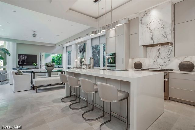 32 6th ST S, Naples, FL 34102