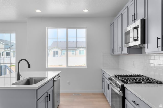 1264 W 2375 S, Syracuse, UT 84075