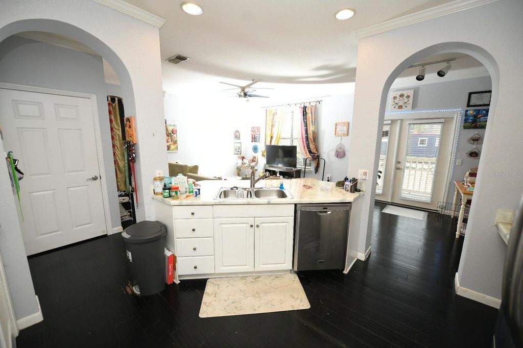 Image 12 of property listing at 860 N ORANGE AVENUE 213, Orlando, FL 32801