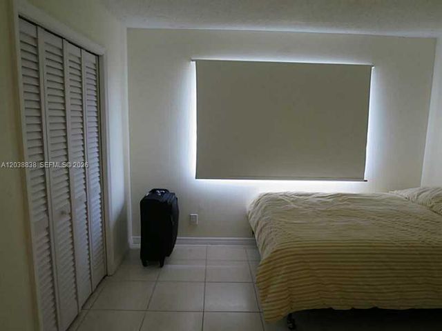 205 LAKEVIEW DR 202, Weston, FL 33326