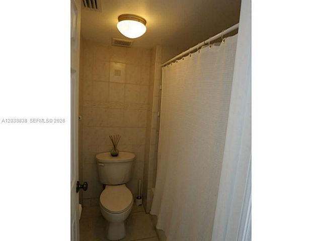 205 LAKEVIEW DR 202, Weston, FL 33326