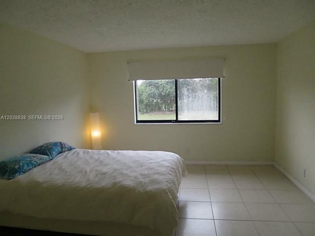 205 LAKEVIEW DR 202, Weston, FL 33326